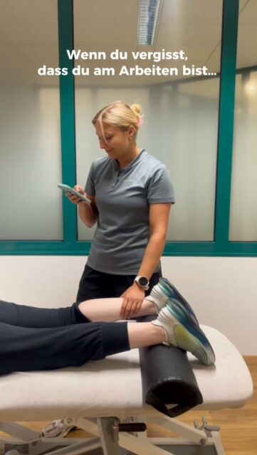 Ja, wir lachen auch mal während der Arbeit. 😄

Aber sobald es um eure Behandlung geht, seid ihr natürlich unsere erste Priorität. 😉💪

#physiotherapie #physiobox #funny #humor #gesundheit
Physio I  Laufen I  Reinach I Rehabilitation I Bewegung I Praxisalltag